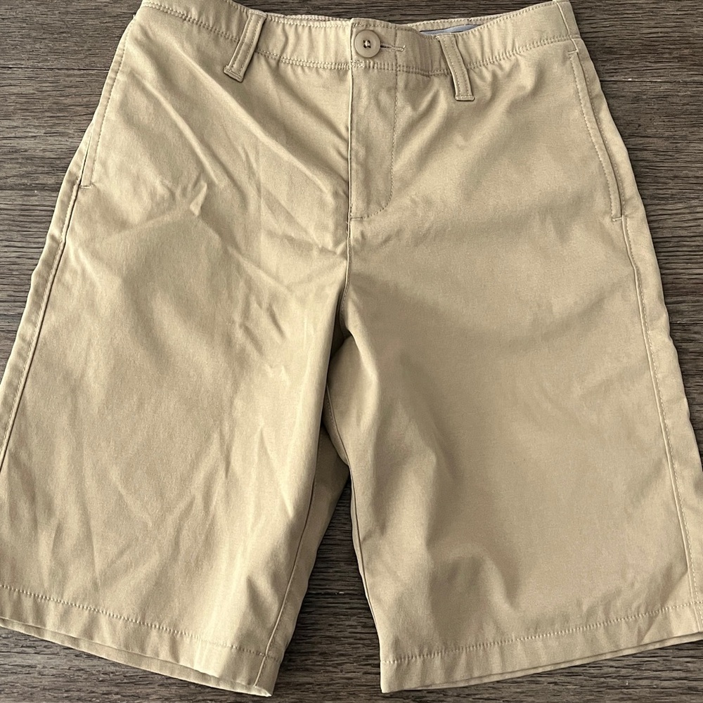 Under Armour Boys Flat Front Khaki Shorts - Tan